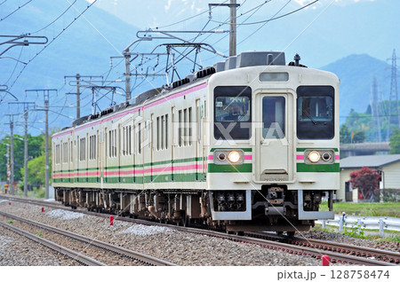 上越線　後閑－沼田　JR東日本　107系　R19編成（高崎） 128758474