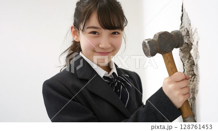 笑顔で壁を壊す学生：想像力・常識を壊す創造性 128761453