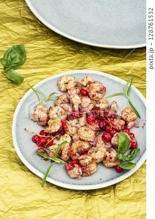 Fried aromatic shrimps. Fried aromatic shrimps. 128761532