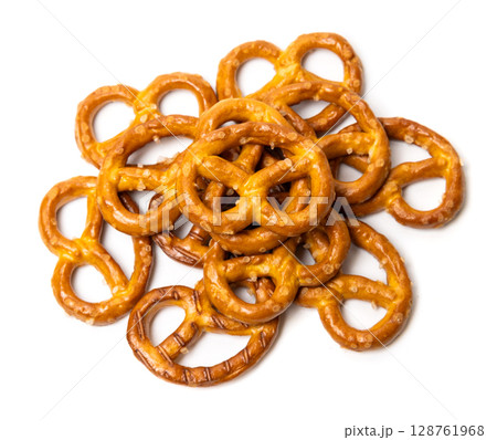 Small traditional beer pretzels with salt isolated on white background 128761968