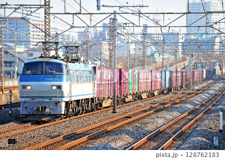 東海道本線　相模貨物　JR貨物　EF66-111（吹田） 128762183