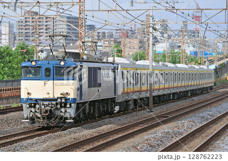 東海道本線　相模貨物　JR東日本　EF64-1032＋E233系8000番台　ナハ19編成　配給 128762223