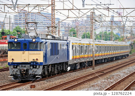 東海道本線 相模貨物 JR東日本 EF64-1032+E233系8000番台 ナハ21編成 配給 東海道本線 相模貨物 JR東日本 EF64-1032+E233系8000番台 ナハ21編成 配給 128762224