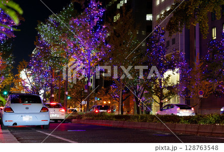 大阪御堂筋のクリスマスイルミネーション、関西のクリスマス 大阪御堂筋のクリスマスイルミネーション、関西のクリスマス 128763548