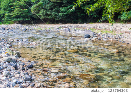『納涼風景』涼し気な渓流（三重県・四日市市・宮妻峡） 128764368