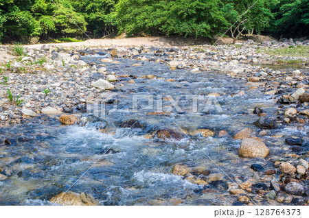 『納涼風景』涼し気な渓流(三重県・四日市市・宮妻峡) 『納涼風景』涼し気な渓流(三重県・四日市市・宮妻峡) 128764373