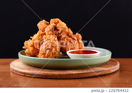 Crispy Fried Chicken Drumsticks with Sweet Chili Dip on Green Plate Crispy Fried Chicken Drumsticks with Sweet Chili Dip on Green Plate 128764422