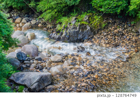 『納涼風景』涼し気な渓谷の流れ(三重県・四日市市・宮妻峡) 『納涼風景』涼し気な渓谷の流れ(三重県・四日市市・宮妻峡) 128764749