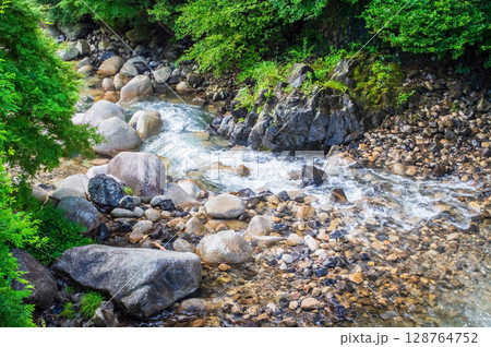 『納涼風景』涼し気な渓谷の流れ(三重県・四日市市・宮妻峡) 『納涼風景』涼し気な渓谷の流れ(三重県・四日市市・宮妻峡) 128764752