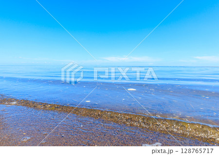 静かな海岸 128765717