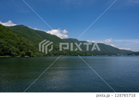 湖畔のキャンプ場　木崎湖　長野県大町市 128765718