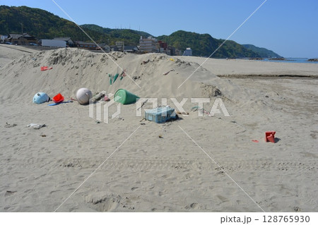 海岸の漂着物 環境問題 ゴミ問題 海岸の漂着物 環境問題 ゴミ問題 128765930
