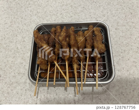 串カツ田中　無限ニンニクホルモン串　串揚げ 128767756