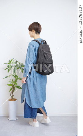 女性の全身 女性の全身 128768137