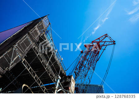 変貌する東京 JR渋谷駅西口の工事 2025.06　a-2 高彩度コントラスト 128768335