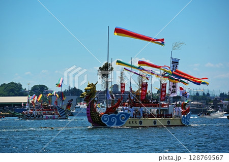 塩竈みなと祭の鳳凰丸と龍鳳丸　宮城 128769567
