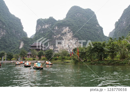 ベトナム チャンアンボートクルーズ ベトナム チャンアンボートクルーズ 128770038