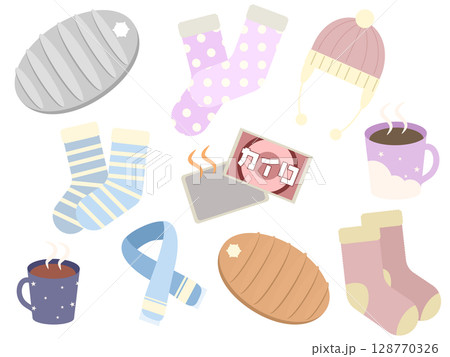 寒い日にぴったり！もこもこ靴下や湯たんぽの防寒グッズセット 128770326