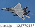 青空を飛行する戦闘機 128770387
