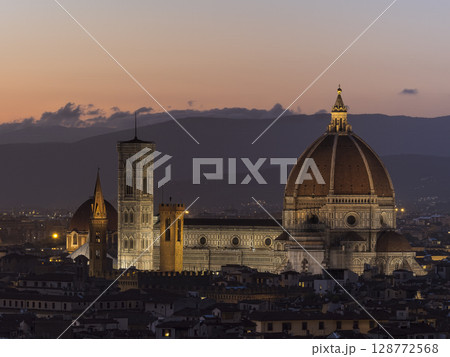 イタリア・フィレンツェ～夕暮れ時の大聖堂 / Duomo di Firenze 128772568