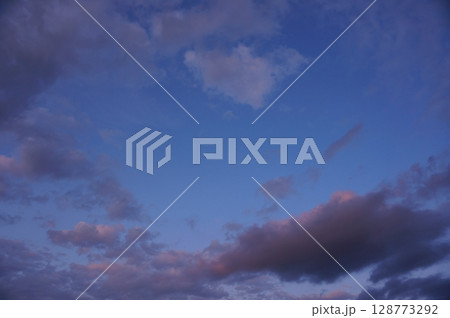 夏の日 夕方の空 夏の日 夕方の空 128773292