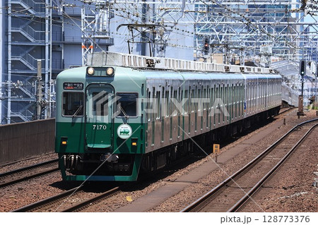 【南海】7100系〜復元塗装〜 空港急行（南海本線：新今宮〜天下茶屋） 128773376