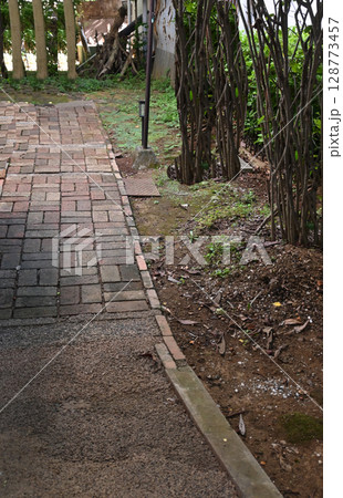 東京都小金井市レンガ道 128773457