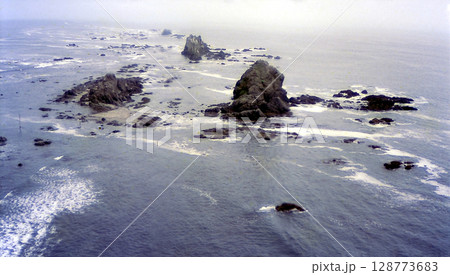 Cape Erimo in early spring 早春の襟裳岬(えりも岬)のパノラマ,横ワイド Cape Erimo in early spring 早春の襟裳岬(えりも岬)のパノラマ,横ワイド 128773683