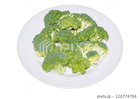 食べやすい大きさにカットしたブロッコリーの房（透明背景） 128774708