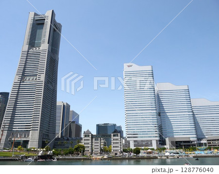 みなとみらいの風景 128776040