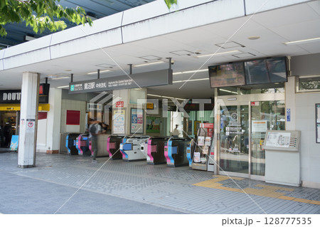 夏の始まりを感じる鷺沼駅の中央改札(川崎市) 夏の始まりを感じる鷺沼駅の中央改札(川崎市) 128777535