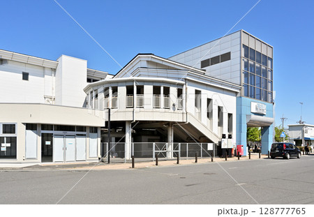 鉄道　JR東日本・東北本線　栗橋駅 東口駅舎 128777765