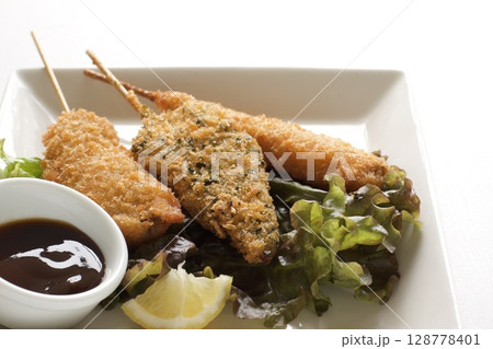 白身魚と鳥肉ささみの串揚げ 128778401