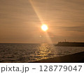 奈多海岸の夕日 128779047