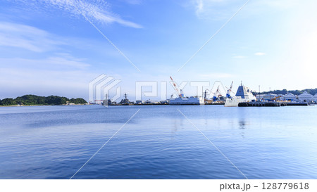 横須賀港の海上自衛隊 128779618