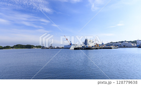横須賀港の海上自衛隊 128779638