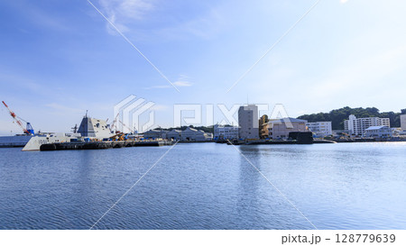 横須賀港の海上自衛隊 128779639