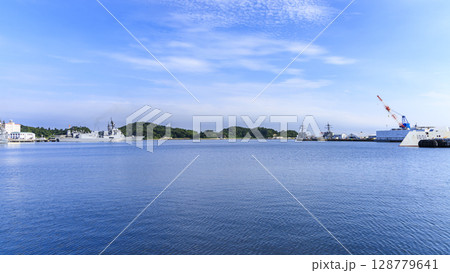 横須賀港の海上自衛隊 128779641