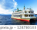 洞爺湖に浮かぶ遊覧船 128780103
