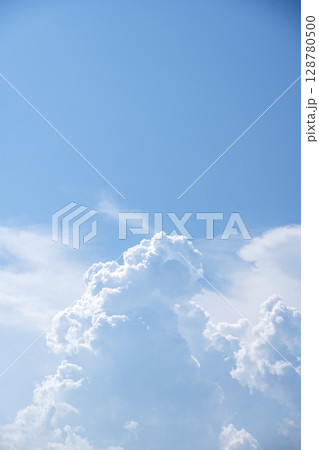 夏の空 青空 晴れ 7月 【神奈川県 伊勢原市】 128780500