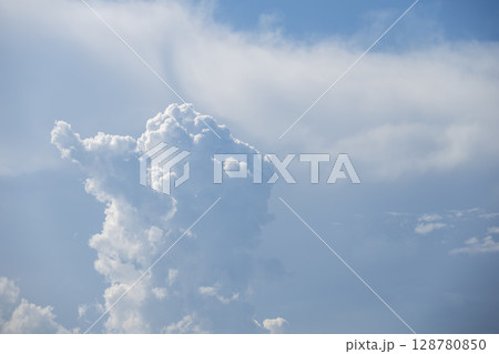 夏の空 青空 晴れ 7月 【神奈川県 伊勢原市】 128780850