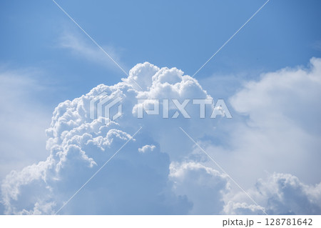 夏の空 青空 晴れ 7月 【神奈川県 伊勢原市】 128781642