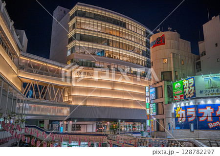 柏駅西口の夜景（柏高島屋ステーションモール新館） 128782297