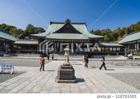 袋井市の法多山尊永寺の本堂の風景(静岡県) 128783385