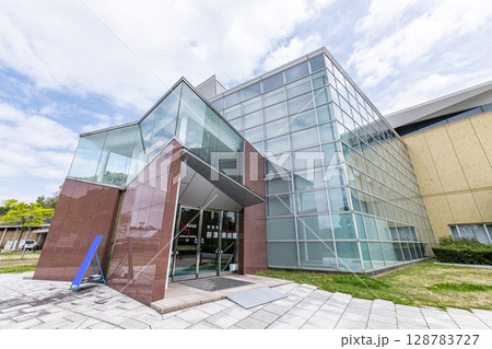 新潟県新潟市　新潟市新津美術館 128783727