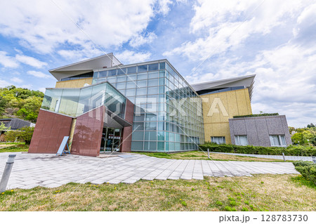 新潟県新潟市　新潟市新津美術館 128783730