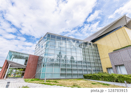 新潟県新潟市　新潟市新津美術館 128783915