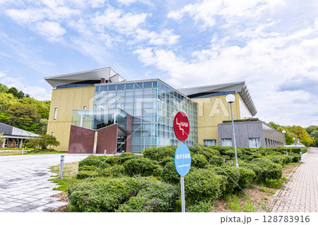 新潟県新潟市　新潟市新津美術館 128783916