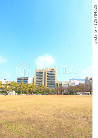 香川県高松市、高松市立中央公園とその周辺の風景 香川県高松市、高松市立中央公園とその周辺の風景 128784628