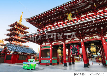 浅草寺 宝蔵門と五重塔 浅草寺 宝蔵門と五重塔 128785433